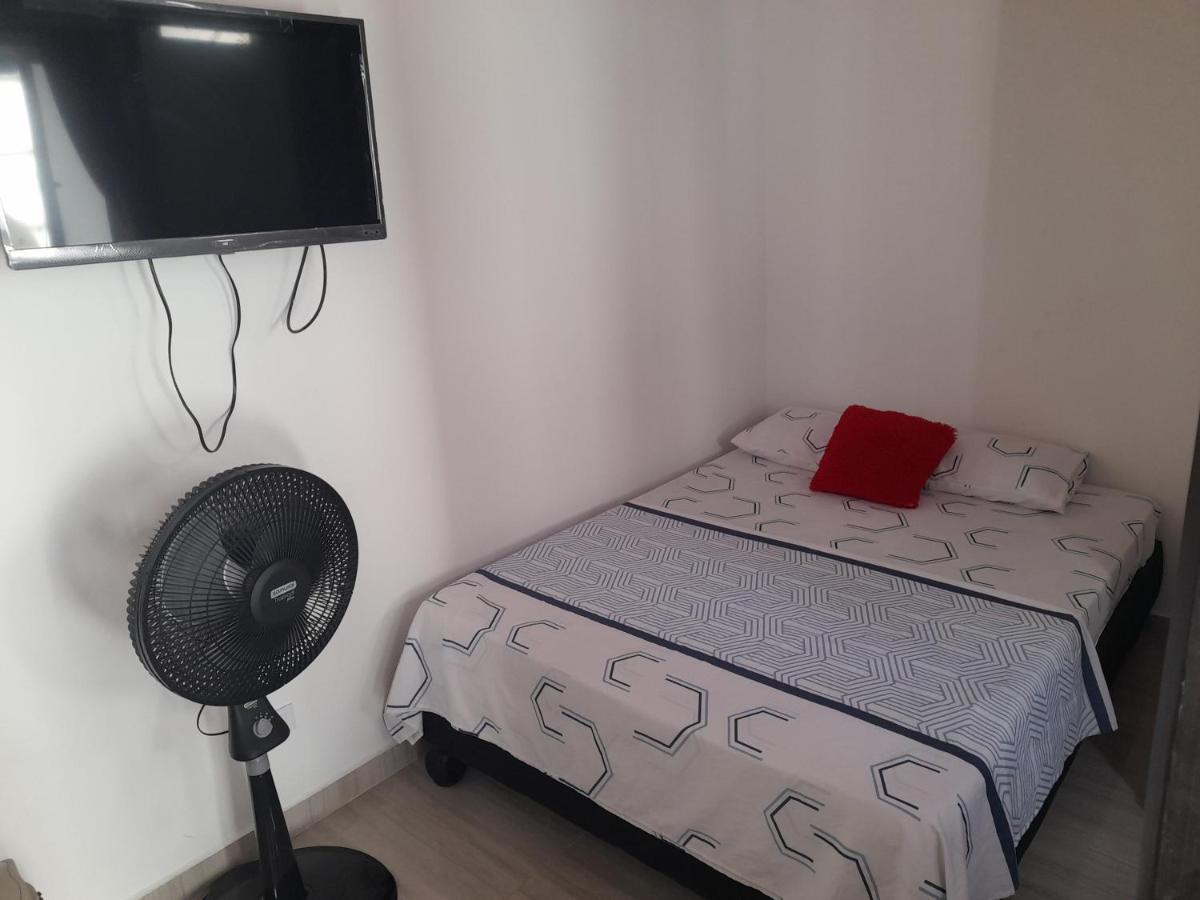 Apartaestudios El Jardin 2 Cali Room photo